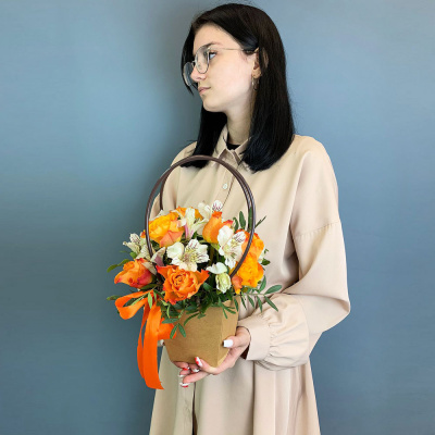 Сумочка с розовыми розами Кения и альстромерией N 66996-Р