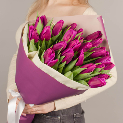 Букет из 25 фиолетовых тюльпанов 46175