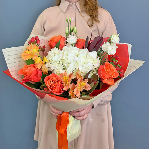Букет с гортензией и розами оранжевый арт. 70983