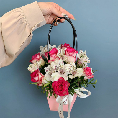 Сумочка с розовыми розами Кения и альстромерией N 66996-Р