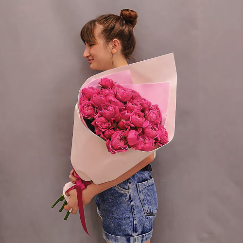 Букет из кустовых ярких пионовидных роз арт. 46108