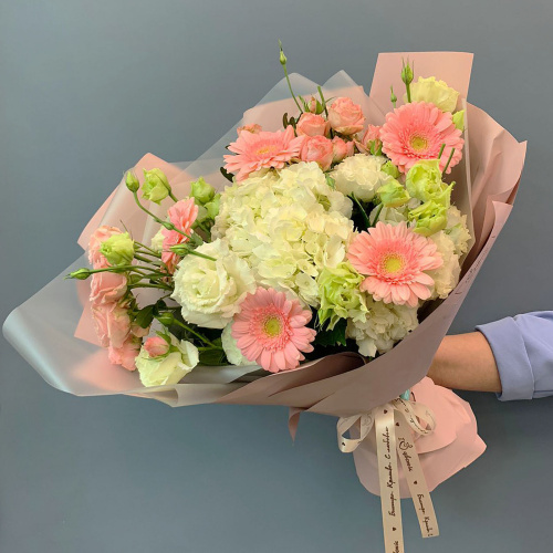 Букет с гортензией и мини герберами арт. 66828