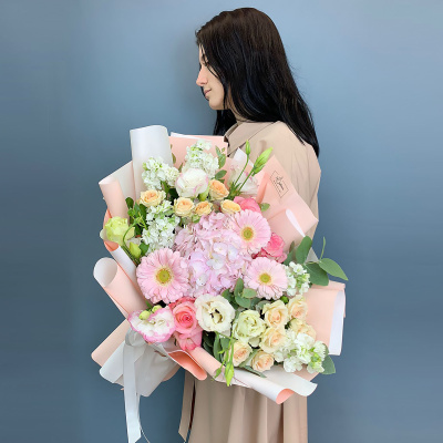 Букет с гортензией, матиолой и мини герберами 71080