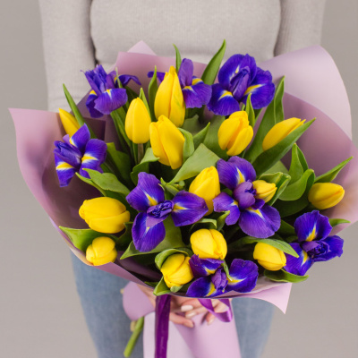 15 желтых тюльпанов с ирисами N 46172