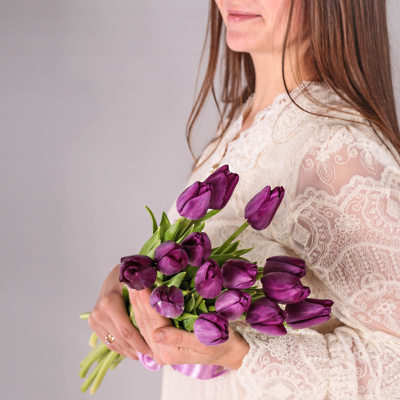 Букет из 15 фиолетовых тюльпанов 28774