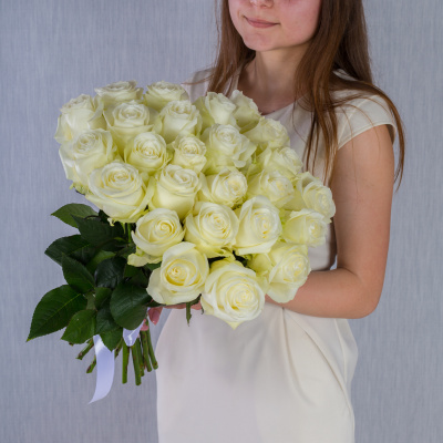 Букет из 25 белых роз Эквадор 40 см 7310-Бел Букет из 25 белых роз Эквадор 40 см 7310-Бел